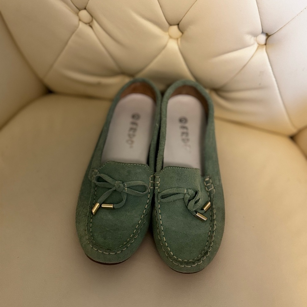 Women's Stylish Teal Moccasins - Picture 3 of 6